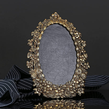 Metal Oval Photo Frame (Golden)