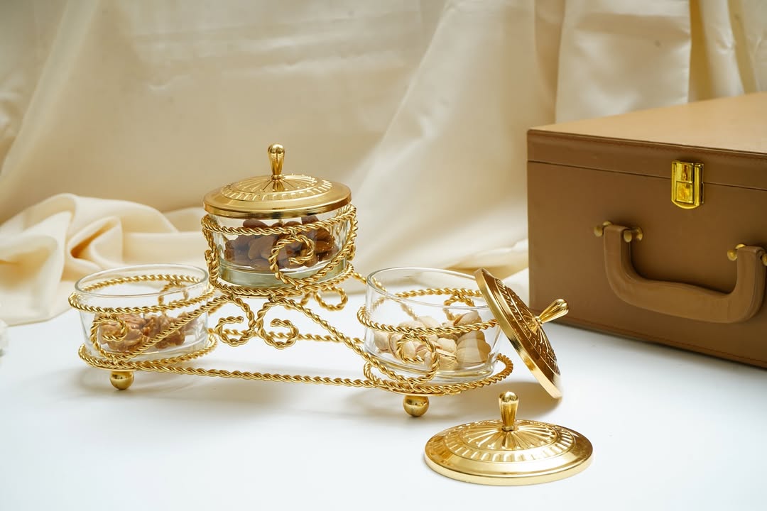 Elegant Gold-Decor Dry Fruit Platter — Premium Gift Tray