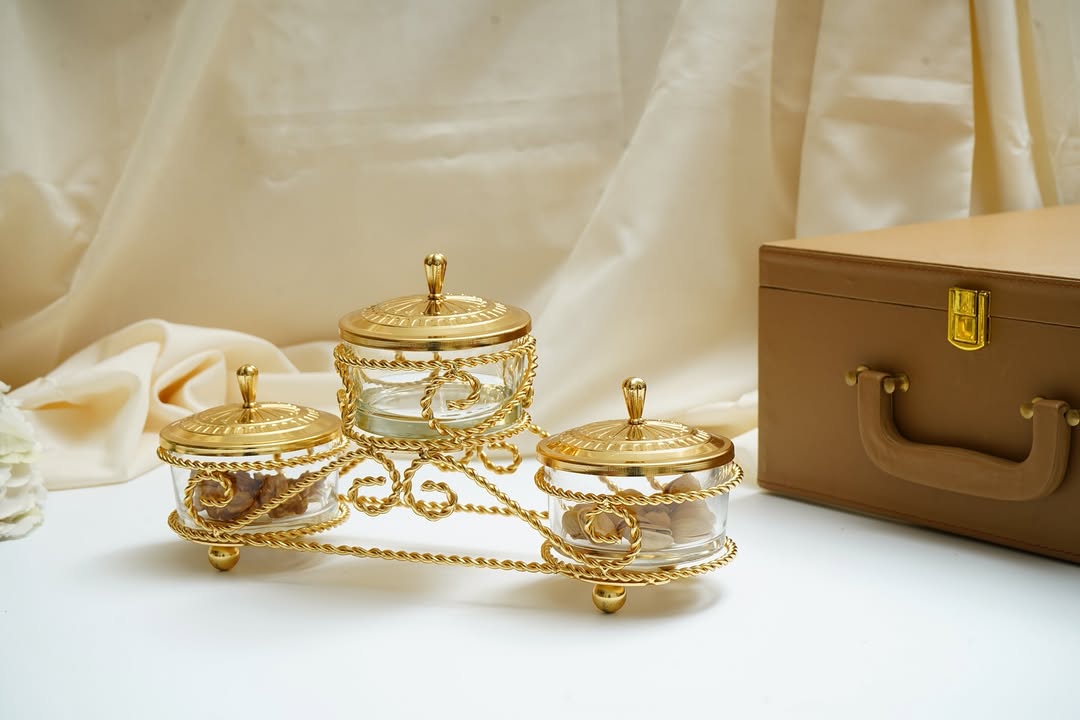 Elegant Gold-Decor Dry Fruit Platter — Premium Gift Tray